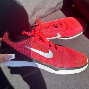 Nike In Season Womens Sneaker - Size 6